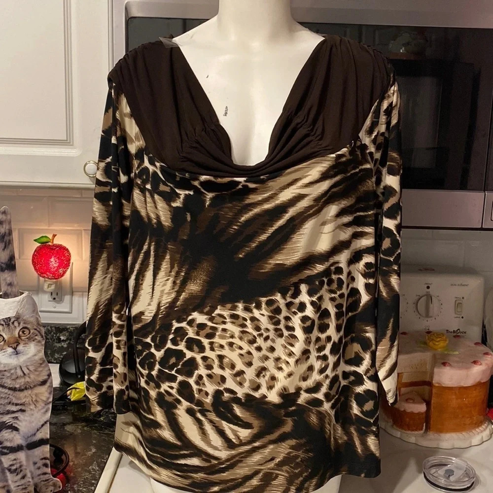 L Susan Graver casual animal print long sleeve stretch regular size top XL